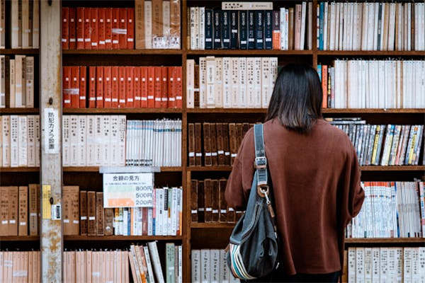 渤海大学艺术学院在市区吗